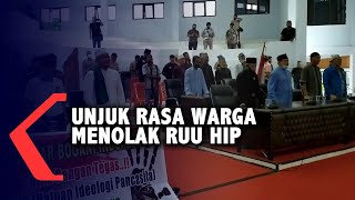 Aksi Damai Warga Menolak RUU