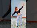 මල් සරා බැල්ම හෙලා මගේ හිතට කොදුරනවා ... 😍😍#foryou #viral #dancetrend #dancetrend