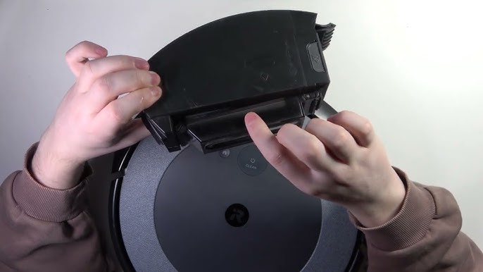 Roomba i3 dustbin emptying technique
