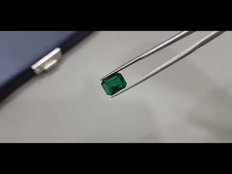 Vivid Green no oil Zambian emerald in octagon cut 4.58 ct Video  № 4