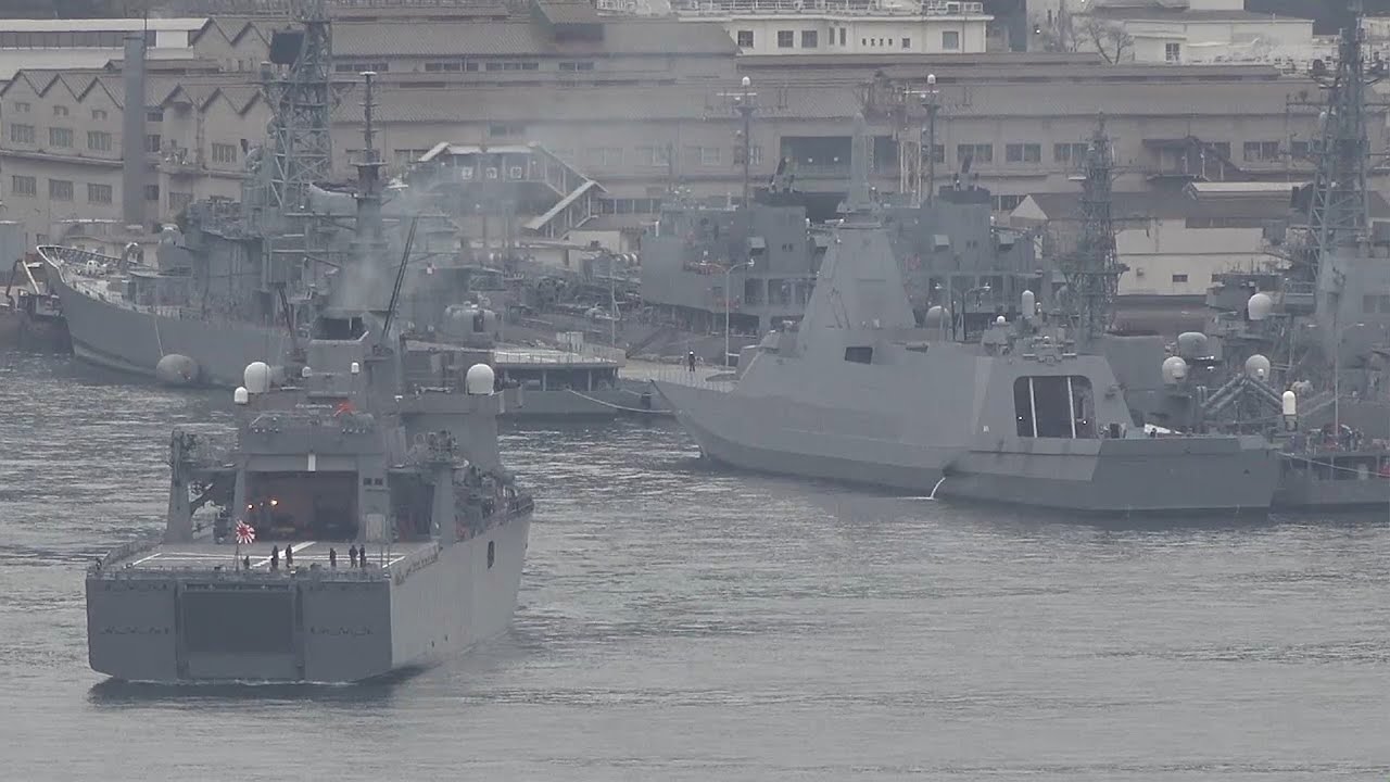 2026海上自衛隊呉基地空母KAGA「１月４日（日）新年冬休み最終日の呉基地・空母KAGAさんは？」ぶんご出港です。