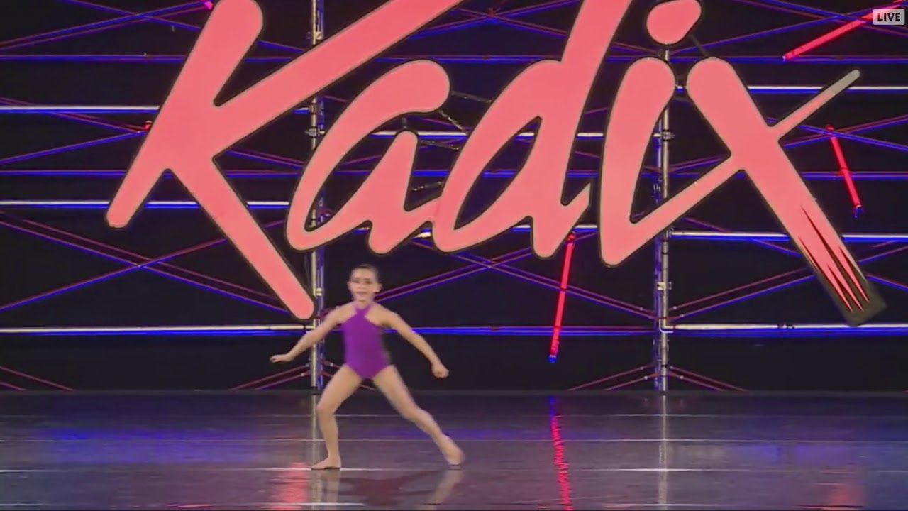 Alexis Mayer - Street Kisses