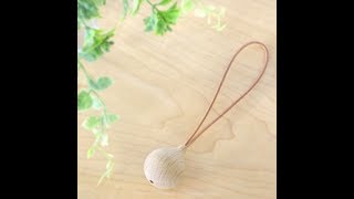 鈴入りキーホルダー　雫 (大)/ 三浦木地　｜どこから鈴を入れたのかとっても不思議！職人技とやさしい木のぬくもりの木製キーホルダー