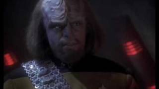 Star Trek TNG Lieutenant Worf singing a klingonian opera