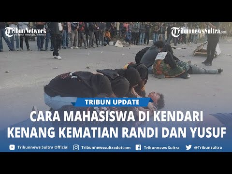 Mahasiswa Teknik UHO Kendari Teatrikal di Depan Polda Sultra Kenang Tragisnya Kematian Randi Yusuf