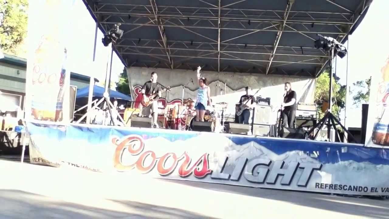 Tonton The Skylights - "Nothing Now" live at the Merced County Fair di YouTube Tonton The Skylights - "Nothing Now" live at the Merced County Fair di YouTube