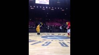 Pacers Boomer & Harry the Hawk Dance off #ASGPARIS