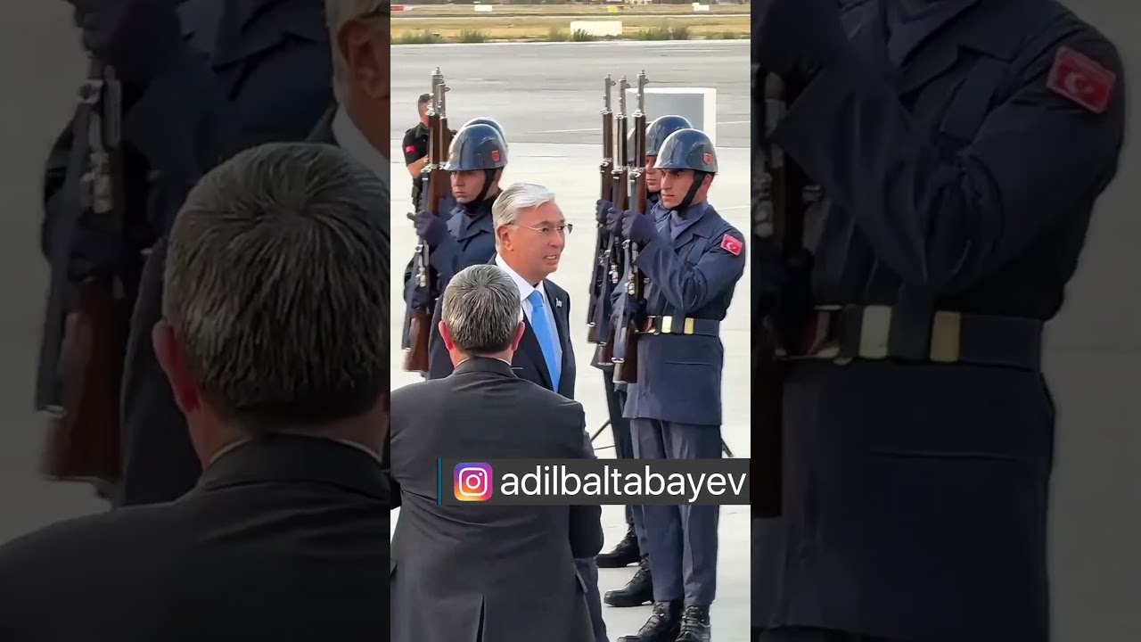 Держась за руки. Эрдоган лично встретил Токаев в аэропорту Анкары 