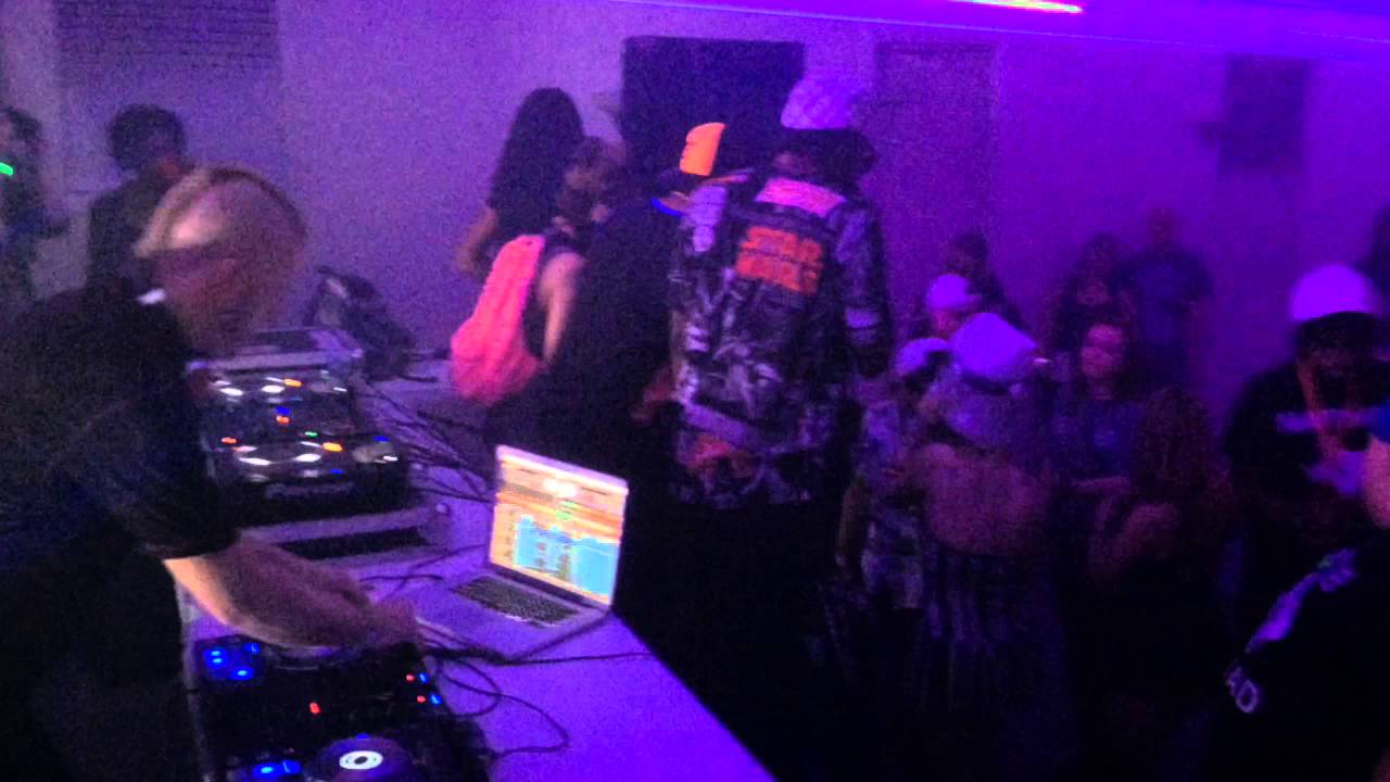 DJ Onelove  w/ MC Kaos @ AREA 512 presents "The Scene Awakens" 03/2016