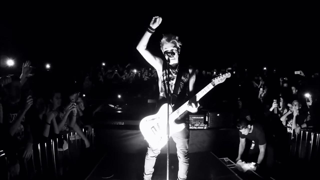 Faint with me. Sum 41 faint. sum 41 выступление. sum 41 with me. sum 41 гитары.