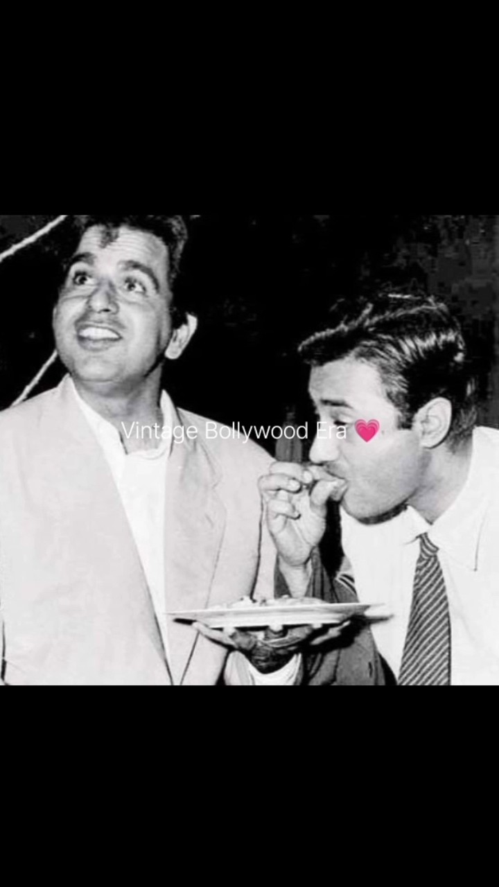 🖤एक्ट्रेस लुक्स - ShareChat