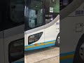 バスの扉が開き車体が下がるシーン　JR四国バス日野セレガ