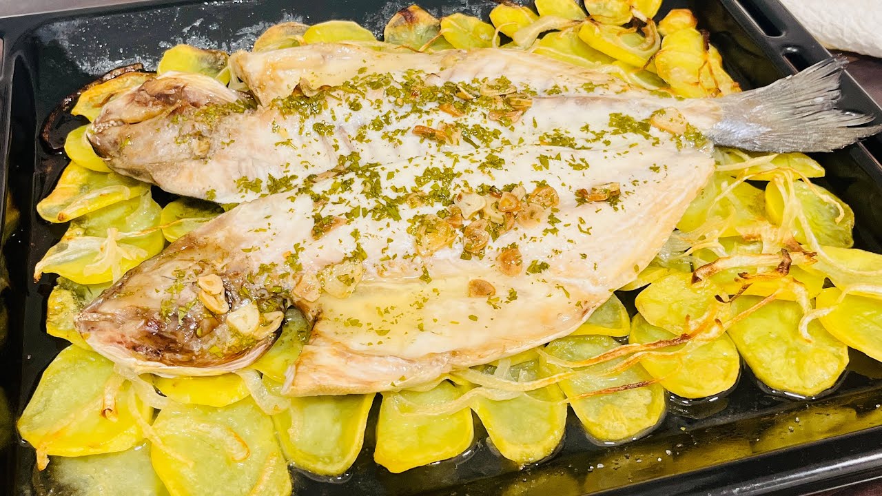 DORADA A LA ESPALDA CON PATATAS PANADERA Y SALSA BILBAÍNA