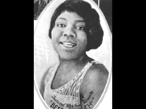 Putar New Orleans Hop Scop Blues (03-27-30) - Bessie Smith