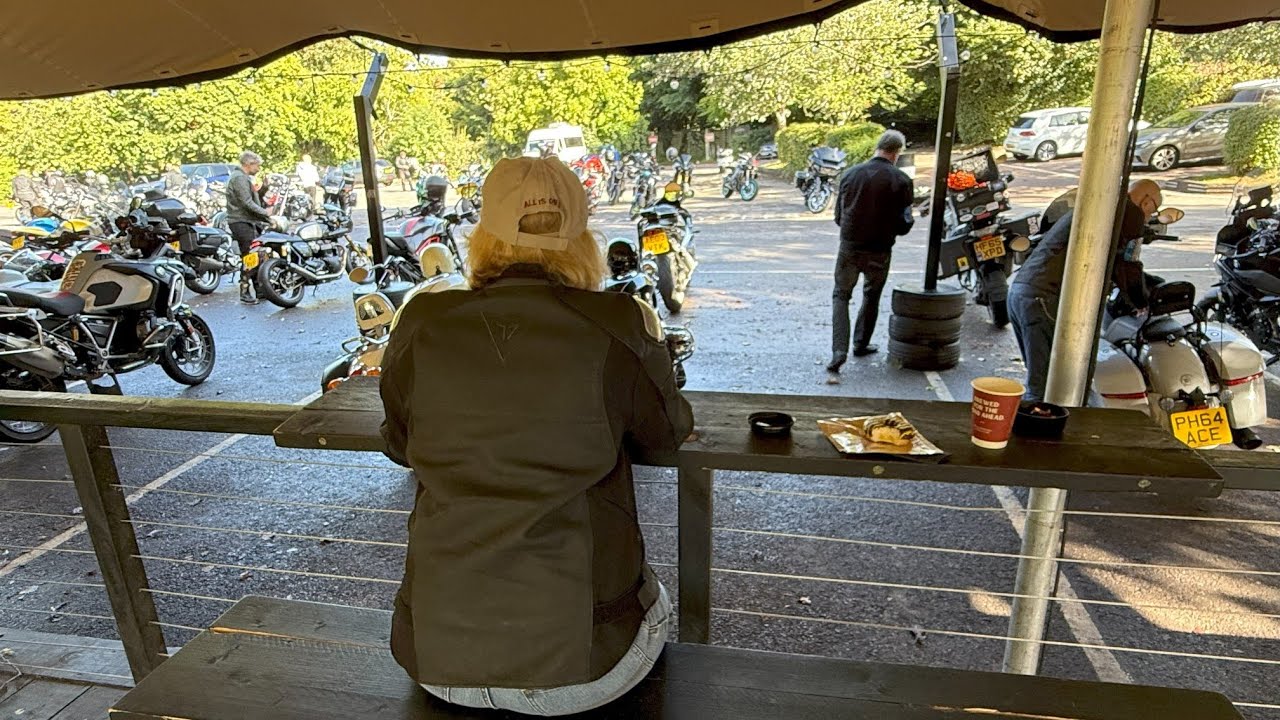 View from the Covered Area at Rykers Cafe at the bottom of Box Hill in Dorking, Surrey : 4K