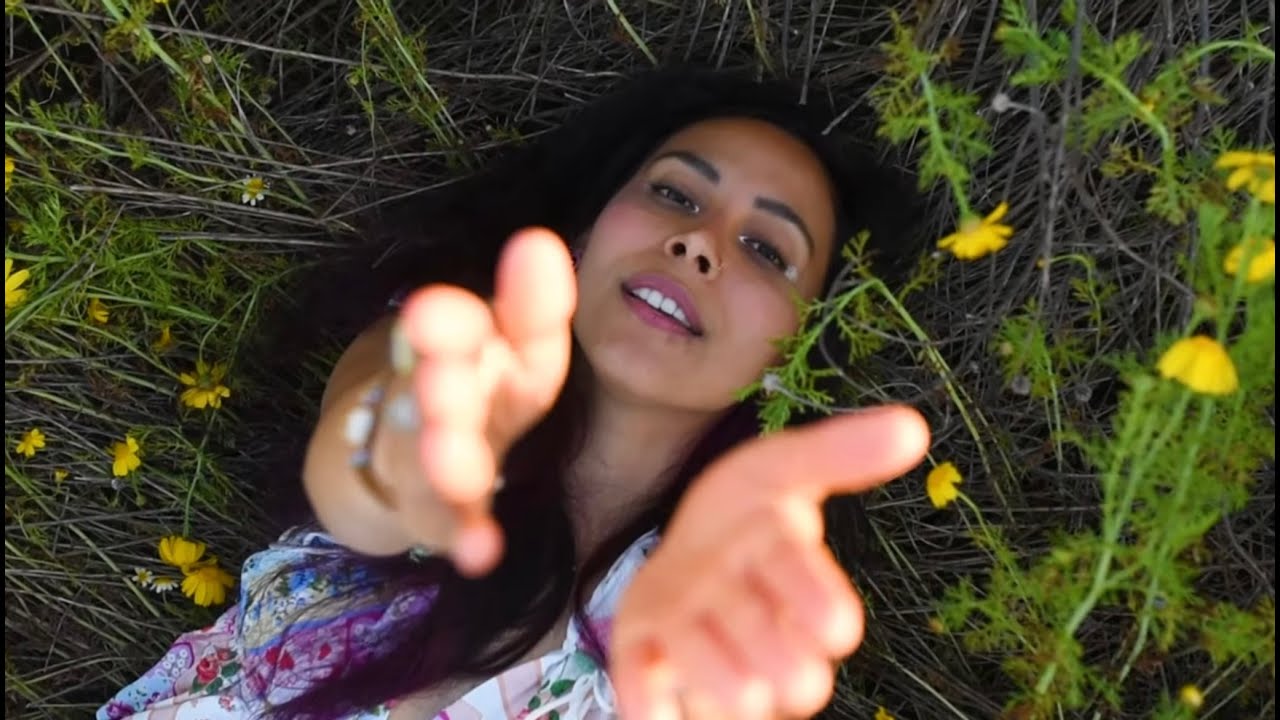 Alejandra Koss - COMO DECIRLE (Official Music Video)