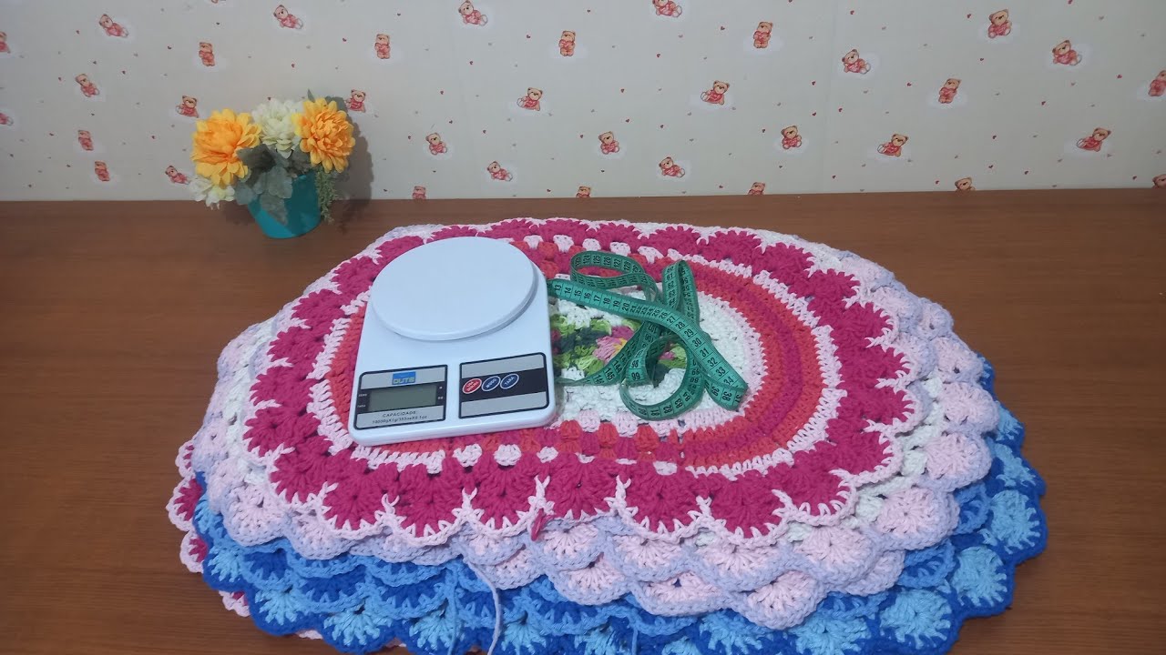 Coleção jogos de banheiro modelo florescer!#arte #tapetedecroche#croche #jogosdetapetes #florescer 