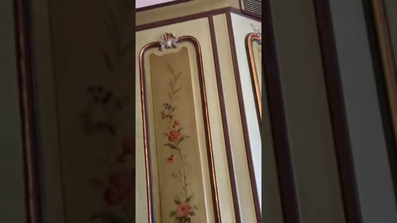 Up close detail in Hotel Raphael room 511