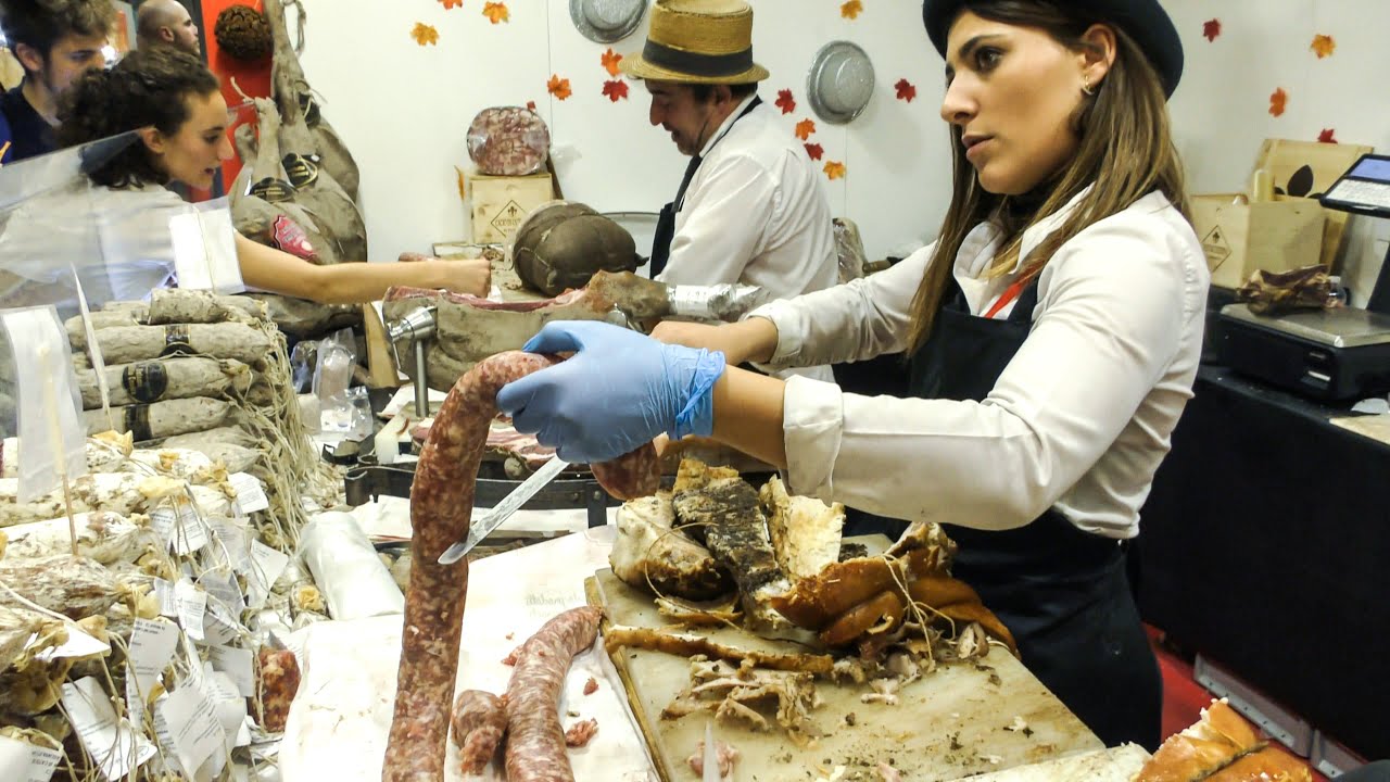 Italy Street Food. Roast Angus, Pig BBQ, Pulled Pork, Crispy Pork Belly and more Meat
