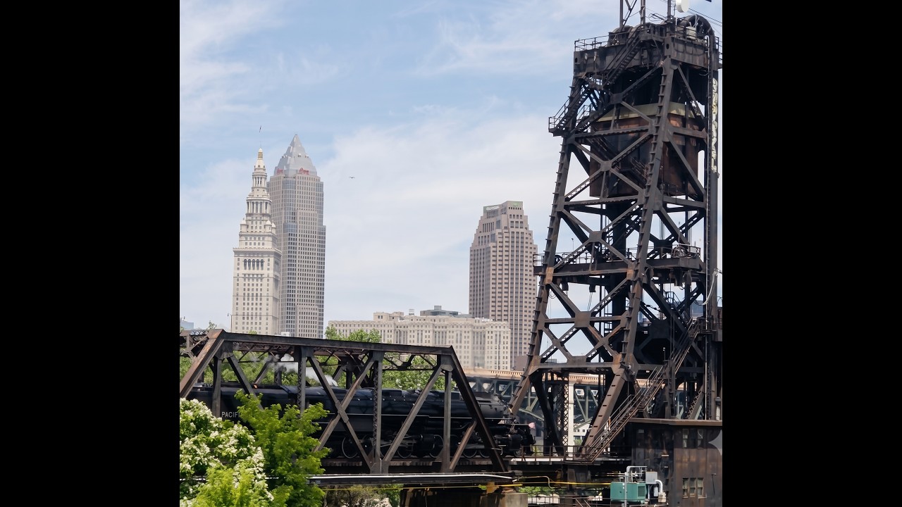 ビッグボーイアイアンバンク 4014 BigBoy in Cleveland - YouTube