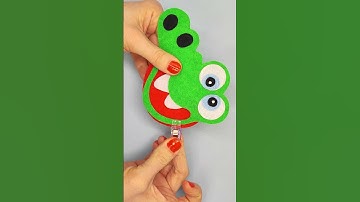 Alligator Quiet Book #alligator #quietbooktutorial #freepattern #felt #sensorybook #diycrafts #diy