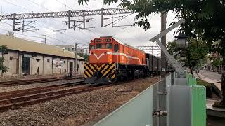 大R怒吼暴走加速!7802次,貨物列車,民雄待避完發車。