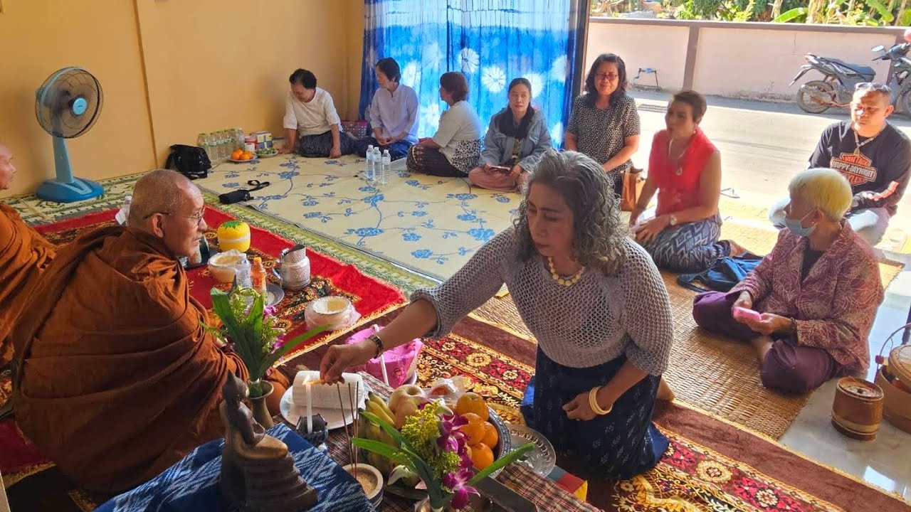 13-2-2569 ทำบุญเปิดร้านวรดาผ้าคราม& อยู่ที่ใหม่.. น้องมันปลา ซอย 3 ถนนสกลกาฬสินธุ์ ￼