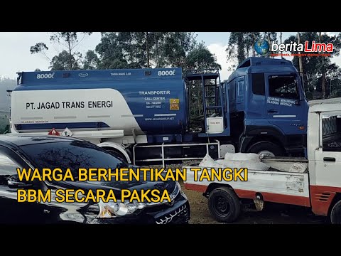 Warga Menghentikan Tangki BBM Secara Paksa