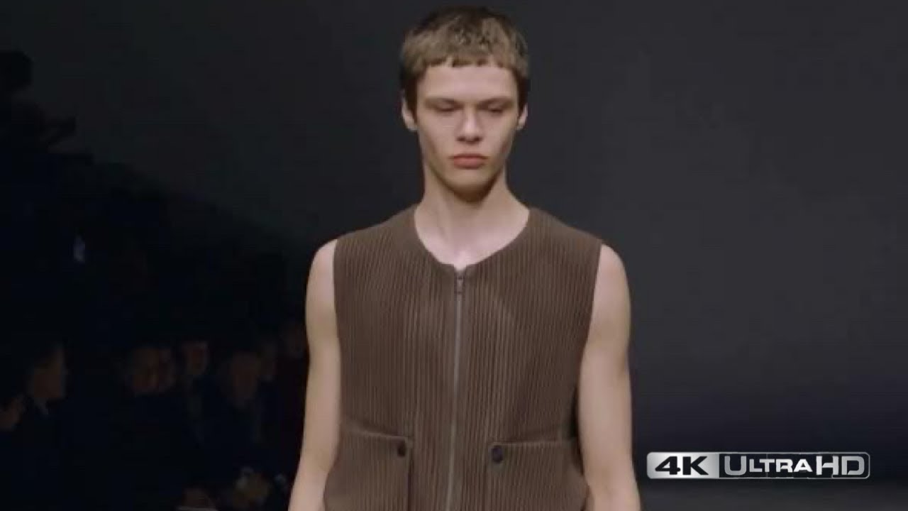 HOMME PLISSÉ ISSEY MIYAKE - AW23 Runway Show - 4k Ultra HD - YouTube