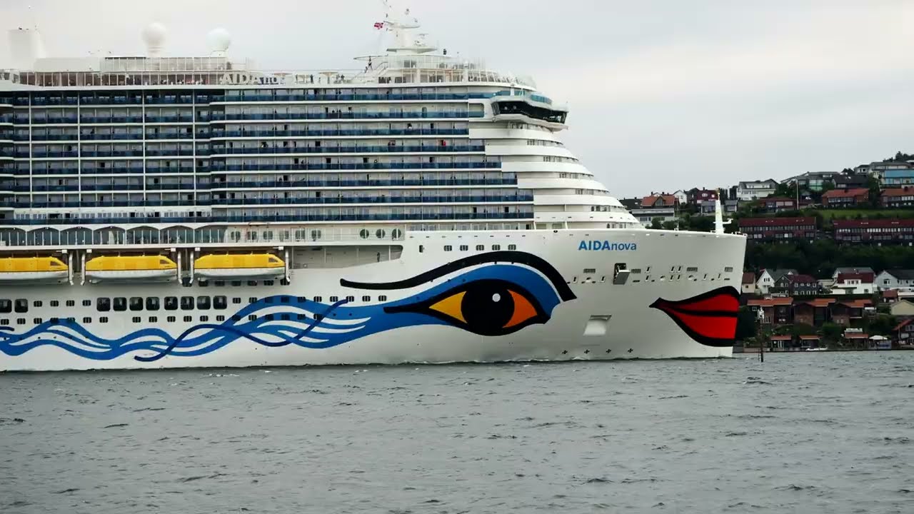 Ship AIDAnova potężny wycieczkowiec w Stavanger -Norway