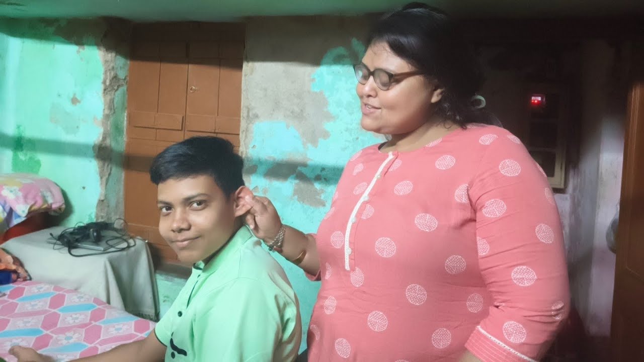 পিসির বাড়িতে নিমন্তন্ন খেতে গেলাম ।