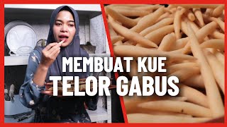 Membuat kue telur gabus untuk isian toples