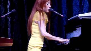 Tori Amos - Glory of the 80s (clip) - Red Bank, NJ 8.14.09
