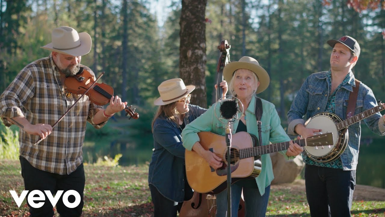 Laurie Lewis - Look Down That Lonesome Road