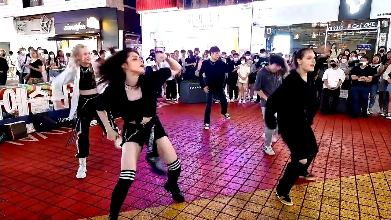 FRIDAY. BLACK MIST & HARANG. BEAUTIFUL FANTASTIC FIRST BUSKING ON HONGDAE FESTIVAL STREET.