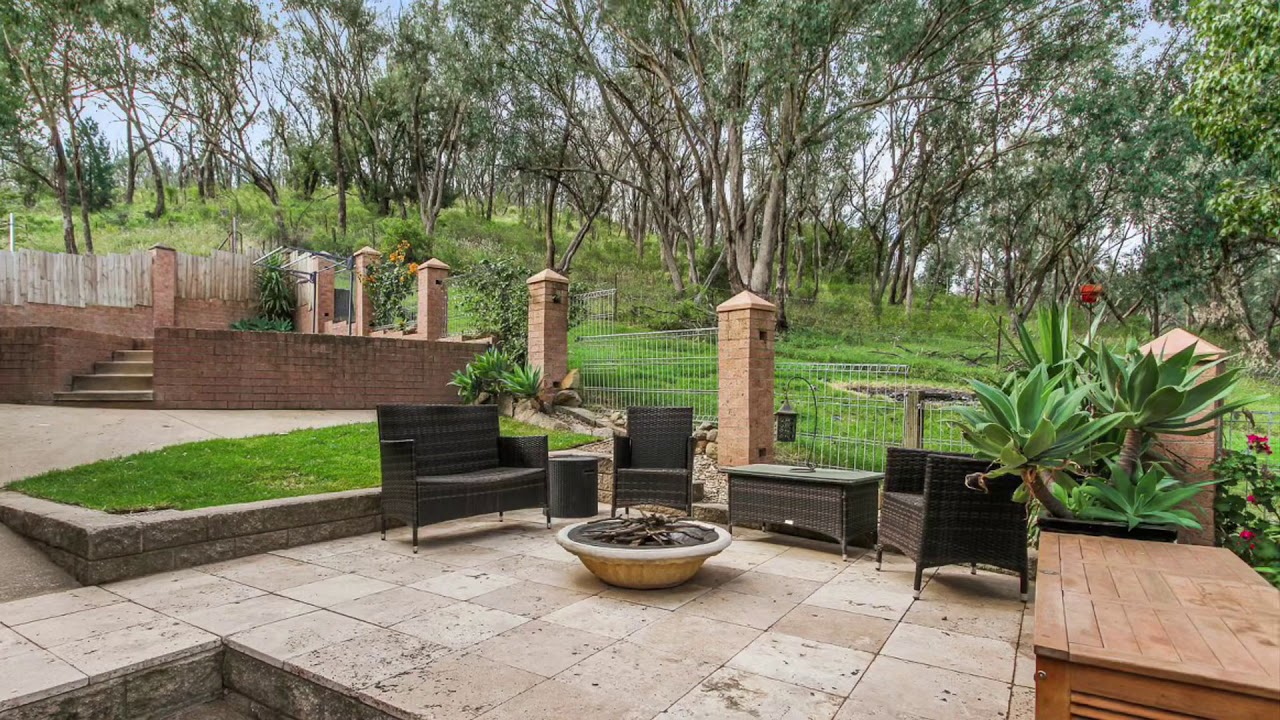 For Sale 9 Waratah Place, Oxley Vale / Tamworth. YouTube