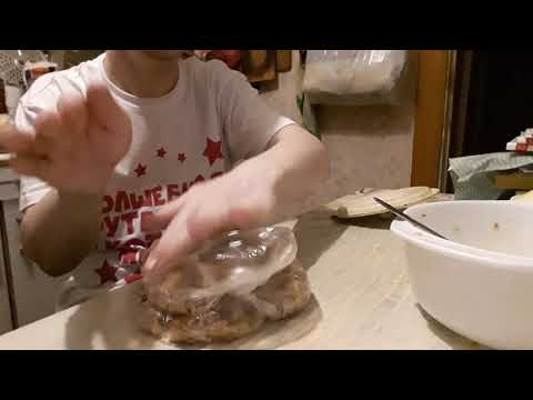 Остался плов .     Его можно заморозить. И  съесть   когда захочешь можно