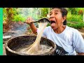 Papua's Bizarre Sticky Food Staple!!! STREET FOOD in Jayapura, West Papua!!!