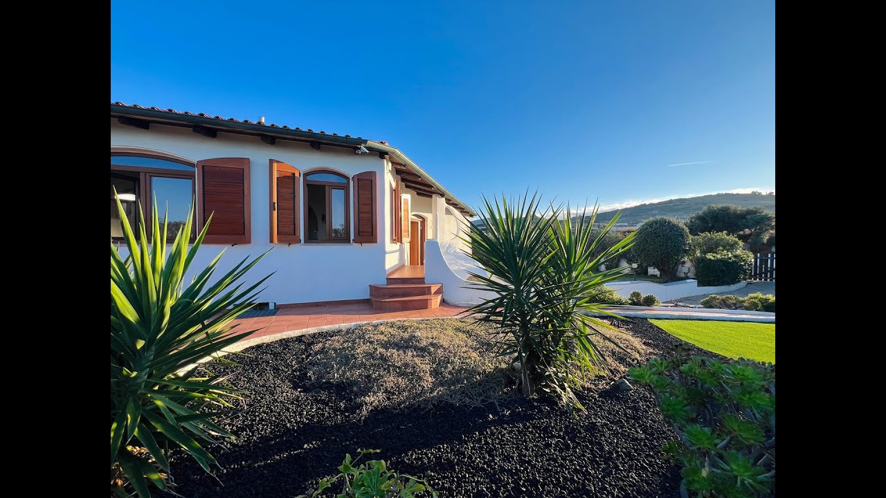 ELEGANTE VILLA BIANCA CON GIARDINO PRIVATO E SOLARIUM VISTA MARE - €399.000