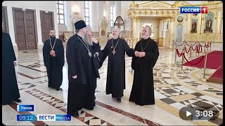Старейший клирик Москвы подарил Спасскому собору старинную икону Всемилостивого Спаса