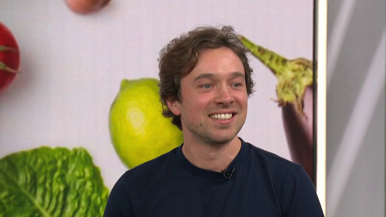 Thanksgiving Leftovers Made Better With “Struggle Meals” Chef Frankie Celenza | New York Live TV