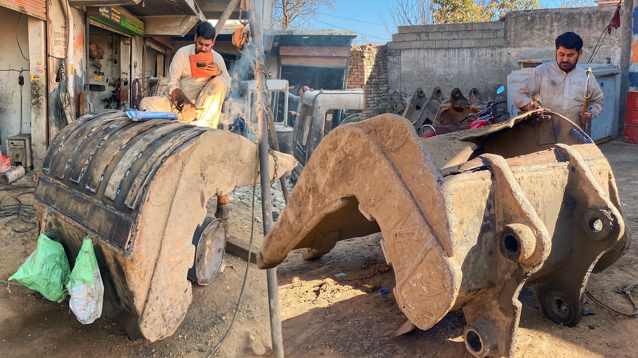 The Excavator Mashine Bucket is Broken | Repair In Local Workshop