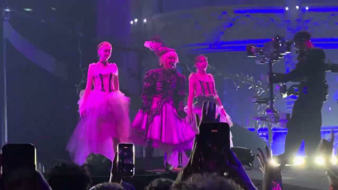 Lady Gaga Mayhem Ball O2 Arena Dead Dance Ft Emma Myers & Evie Templeton (Agnes & Enid Wednesday) 