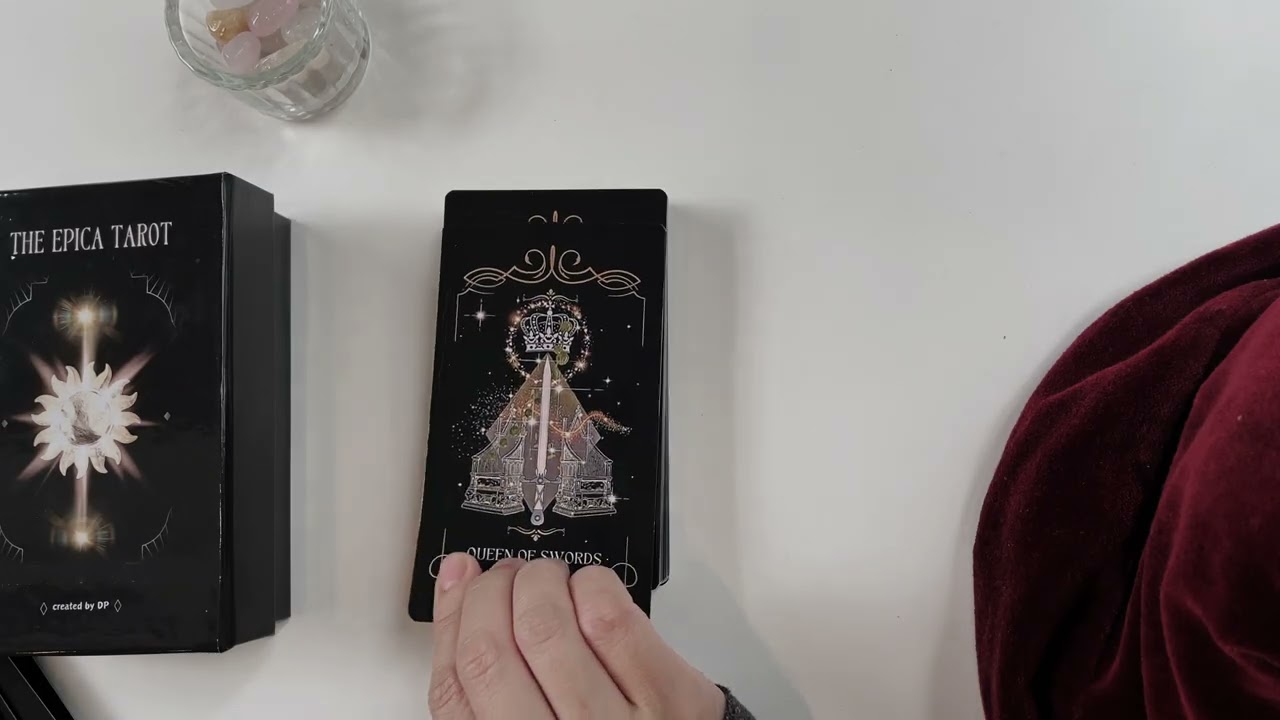 The Epica Tarot cards flip through