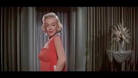 Marilyn Monroe Modelling in "How to Marry a Millionaire"