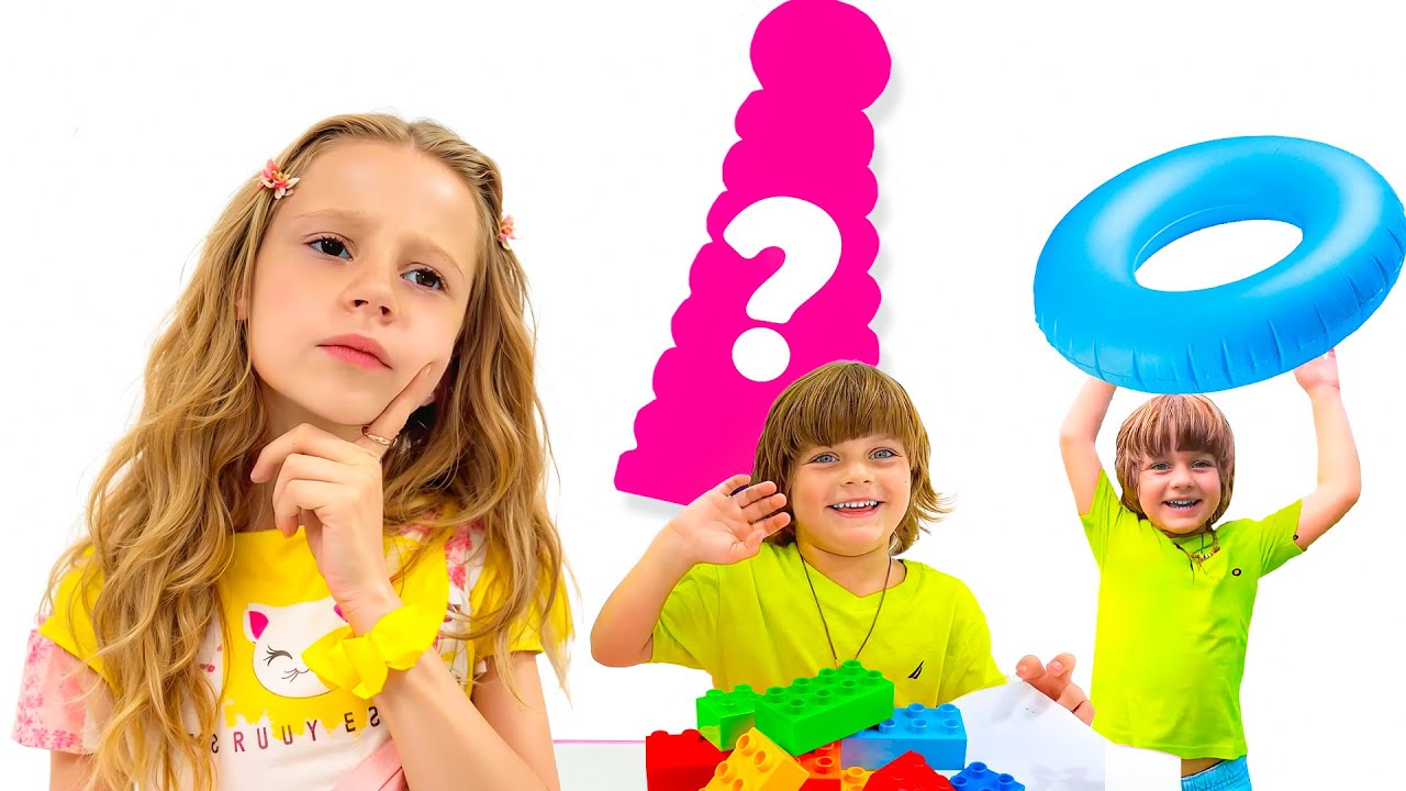 Nastya giả vờ là một giáo viên. Nastya dạy trẻ em số và chữ cái