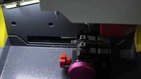 how to duplicate a key on sec e9 key cutting machine  Italy