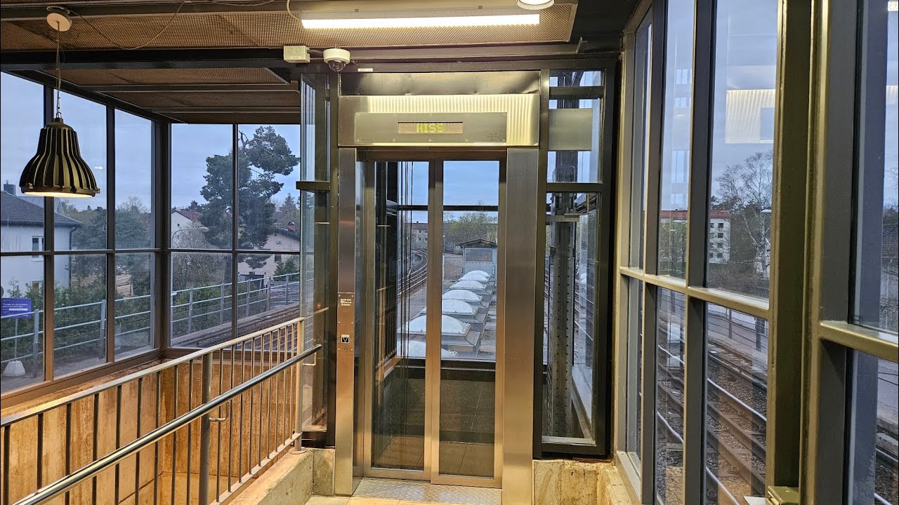 2011 SMW Lift @ Stureby Metro station, Stockholm, Sweden