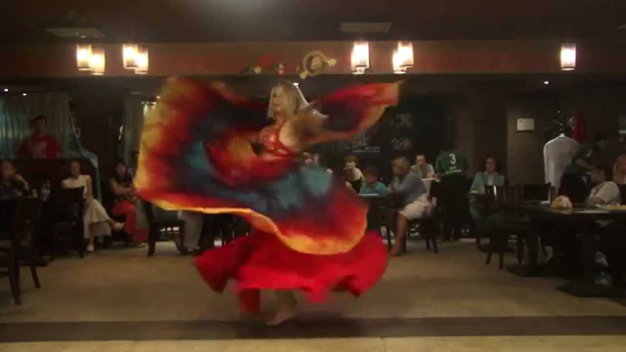 Танец с платками видео. Армянские танцы с платочками. Танец с хачапурями. Обряд с платком на танцы стрип. Фото Танцующий платок в бутылке.