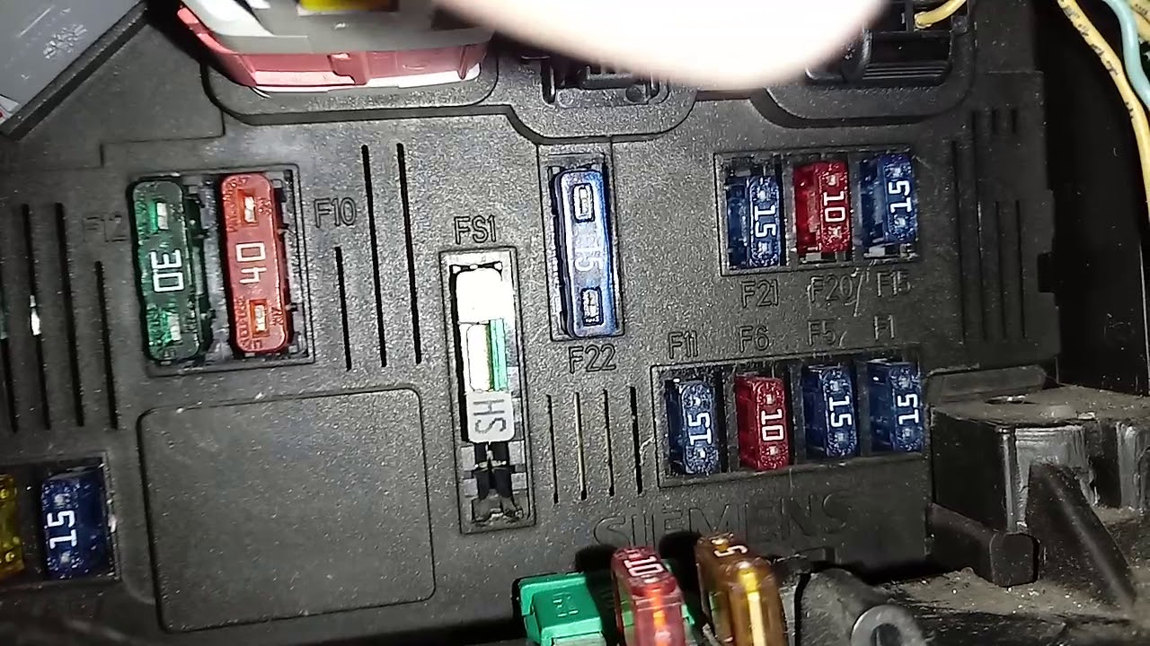 Defeito Peugeot 206. Lanternas e painel acesso e motor não pega.